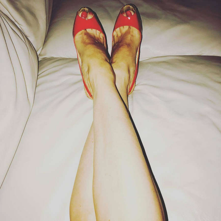 Veronica Sway Feet