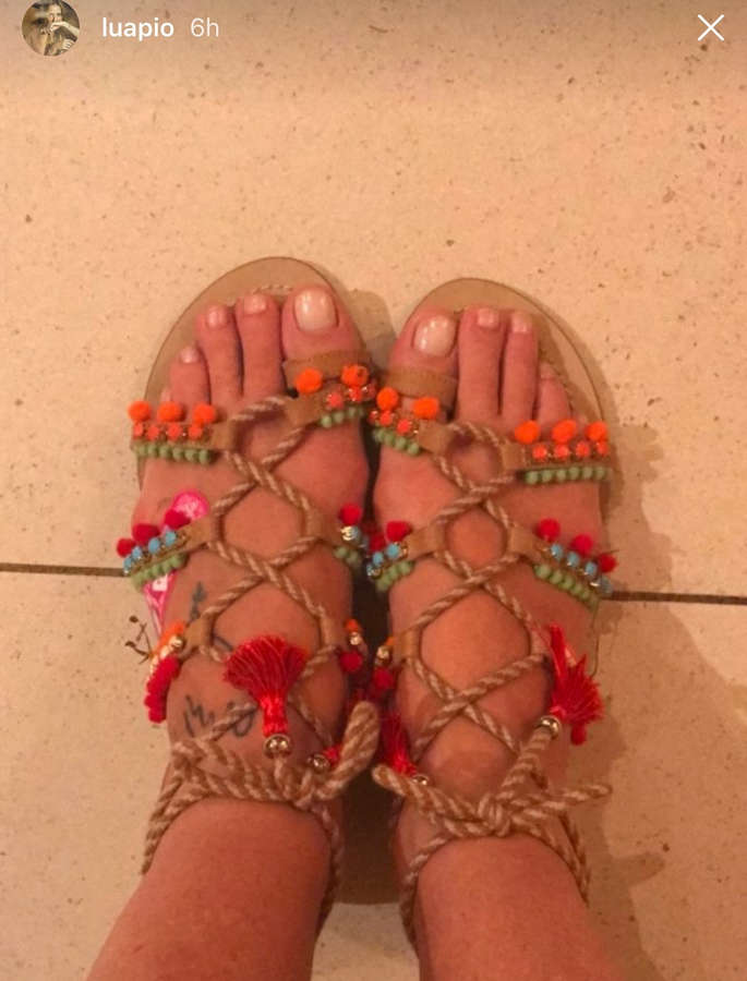 Luana Piovani Feet