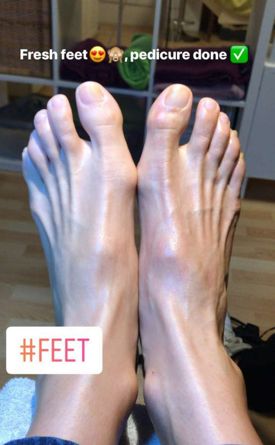 Nina Weis Feet