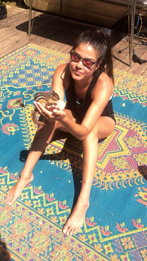 Marie Avgeropoulos Feet