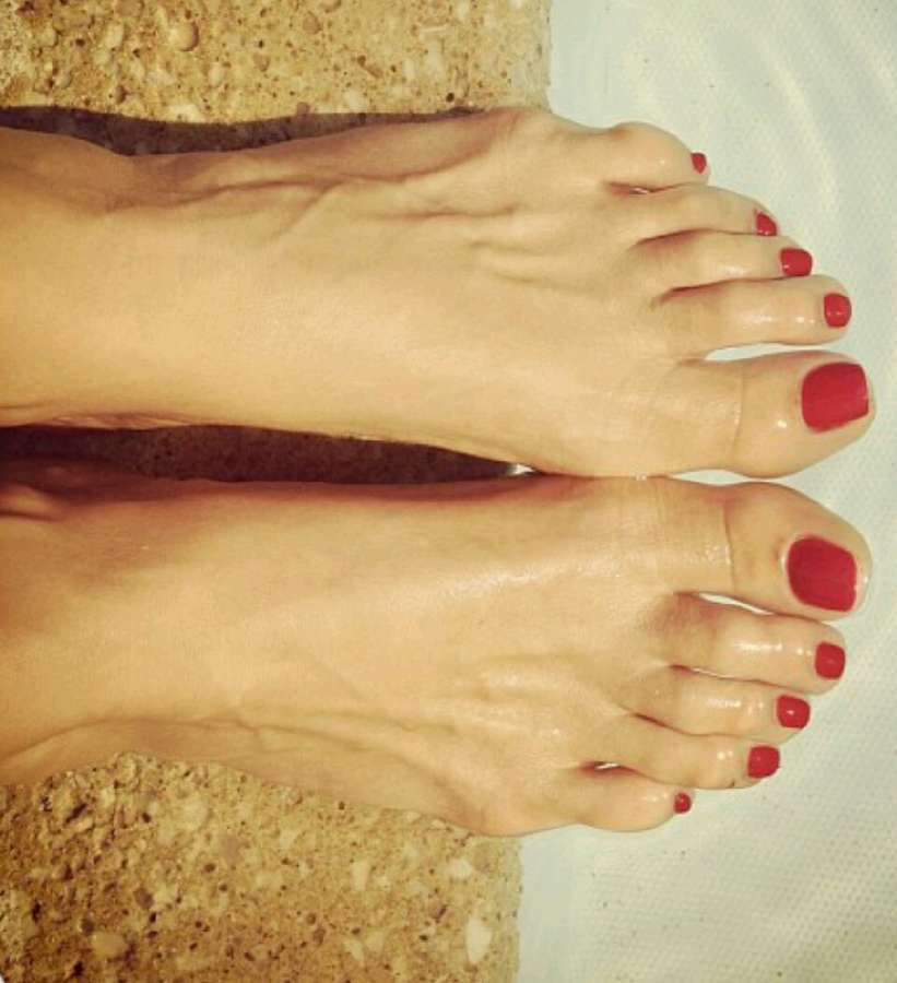 Tonia Buxton Feet