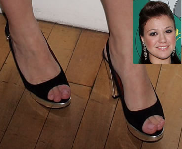 Kelly Clarkson Feet