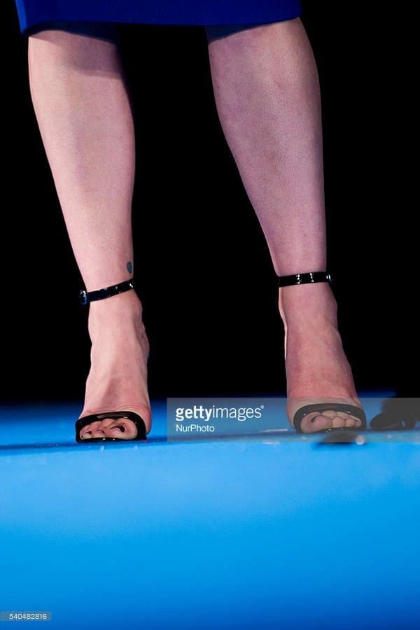 Kathryn Hahn Feet