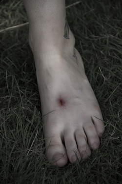 Kathryn Prescott Feet