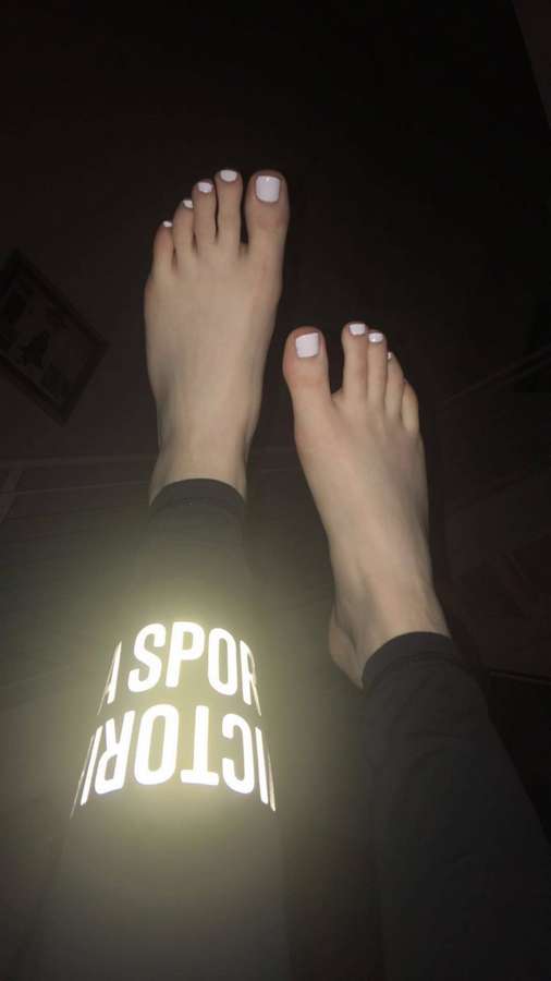Kiiara Feet