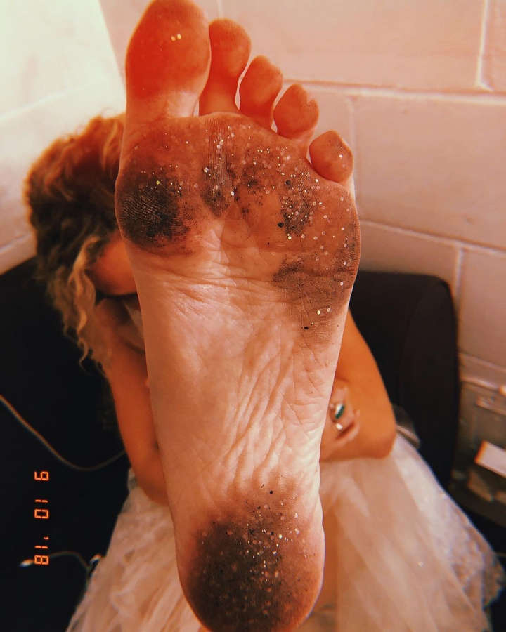 Clare Bowen Feet