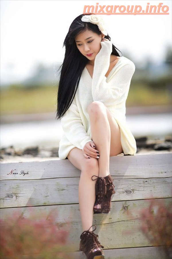 Yun Ha Kim Feet
