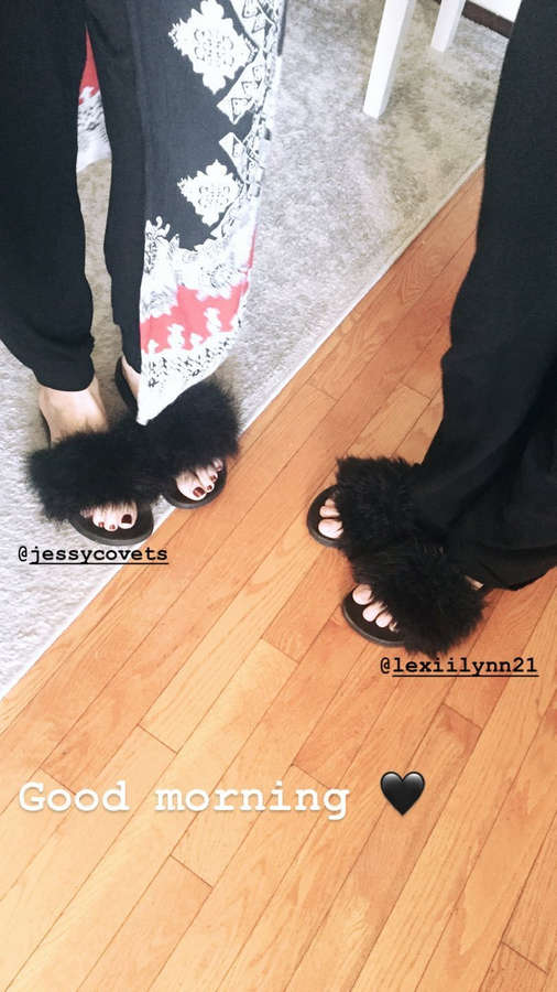 Jessie Covets Feet