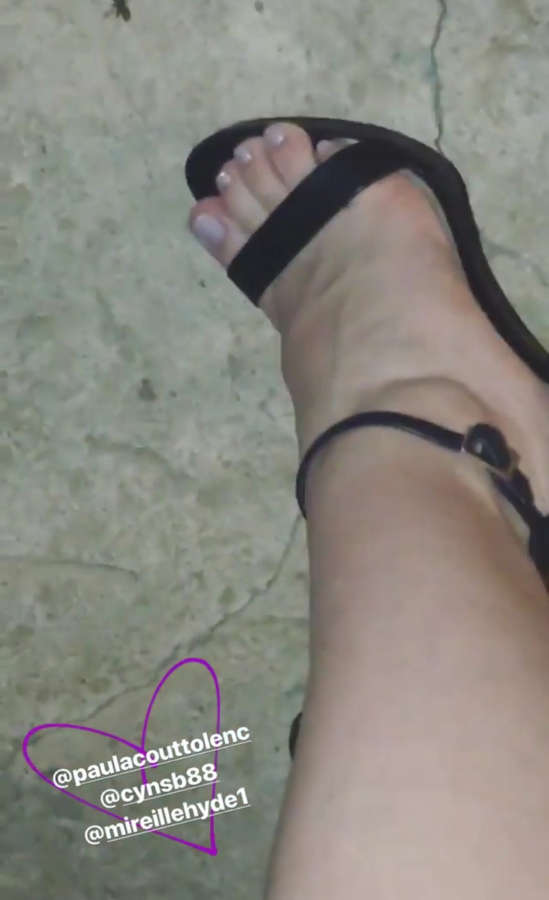 Karla Farfan Feet