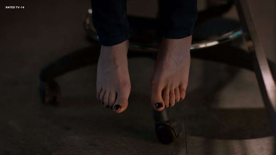 Naomi Battrick Feet