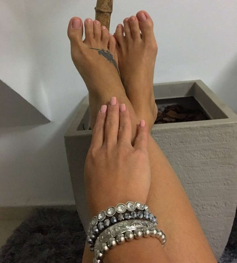 Ana Lucia Fernandes Feet