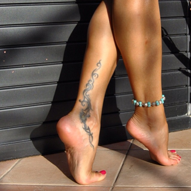 Lara Tinelli Feet