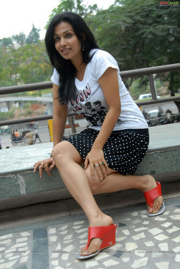 Asha Saini Feet
