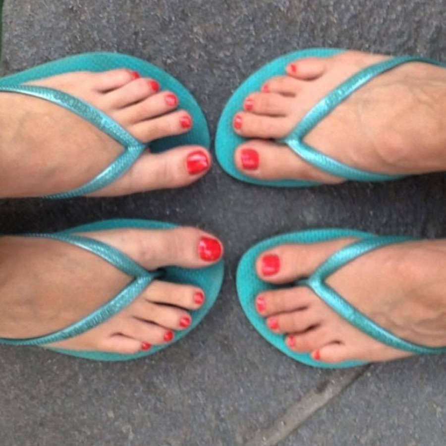 Mariana Derderian Feet