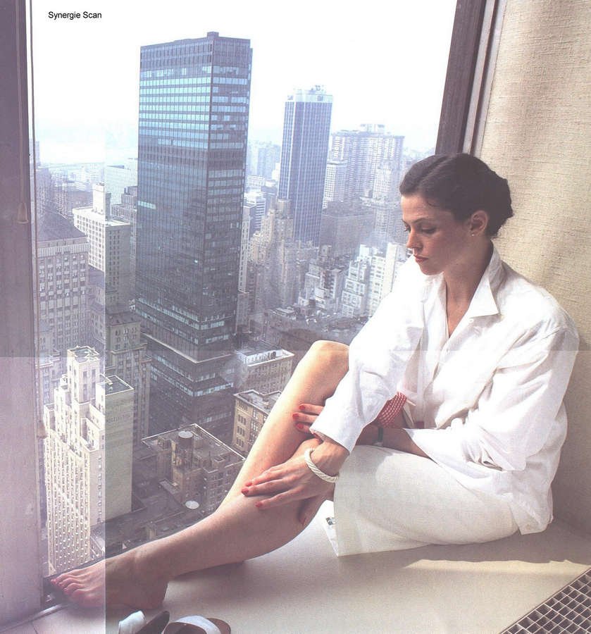 Sigourney Weaver Feet (36 photos) - celebrity-feet.com