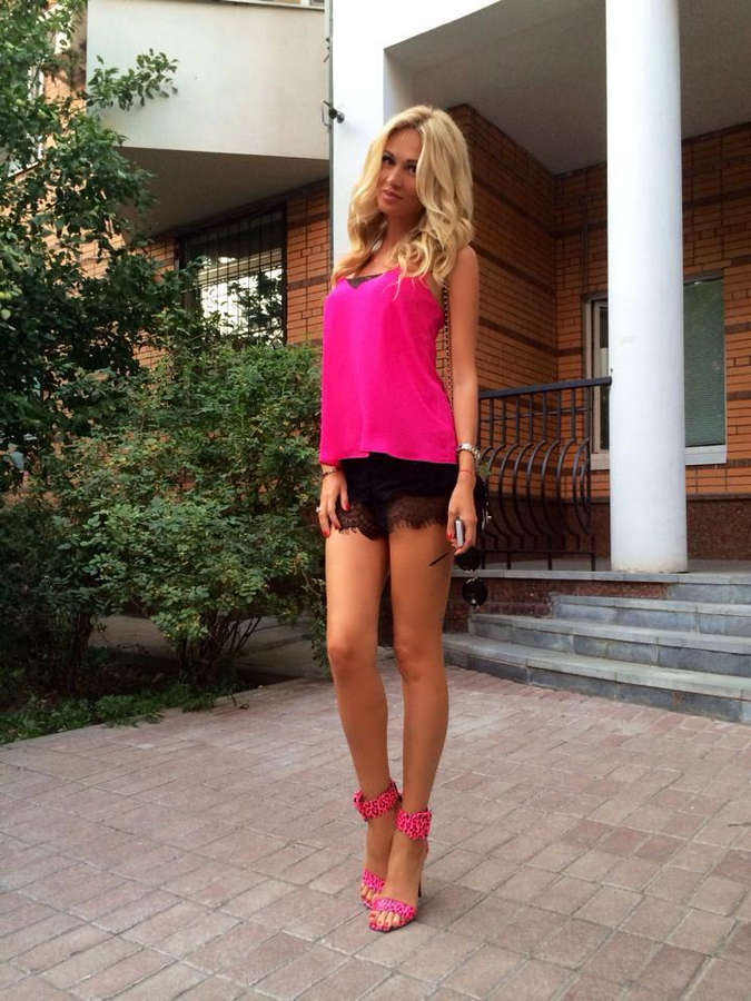 Viktoriya Lopyreva Feet