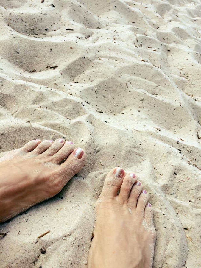Alexandra Polzin Feet