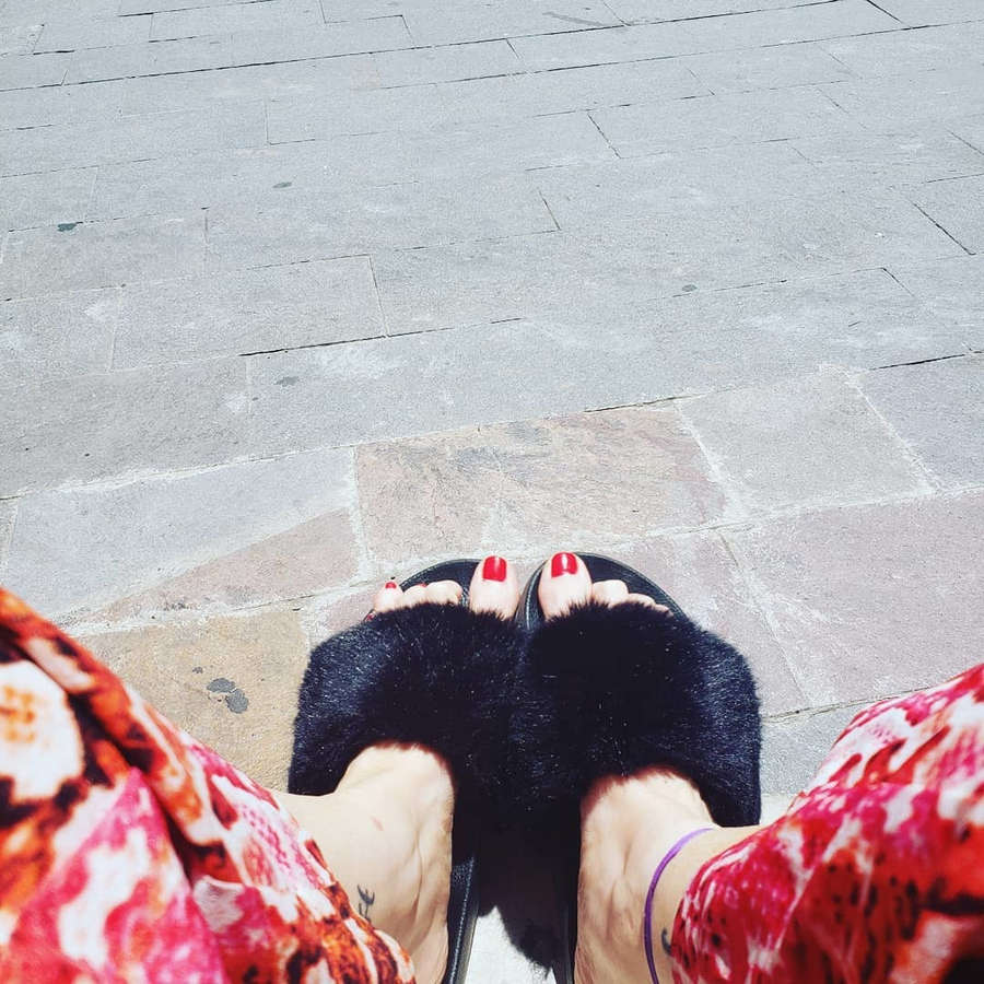 Romina Manguel Feet
