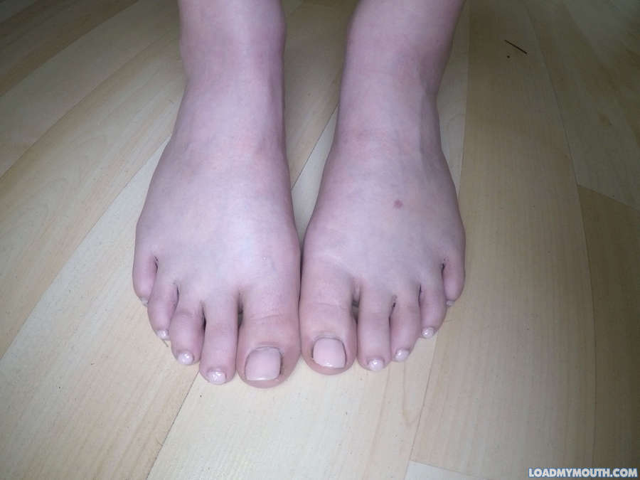 Nikki Silvia Feet