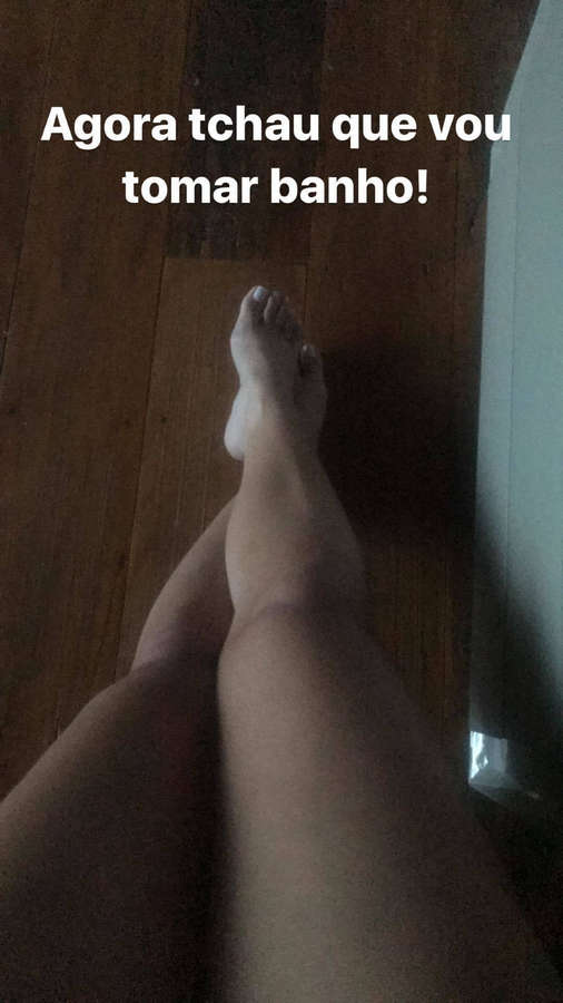 Leticia Santiago Feet