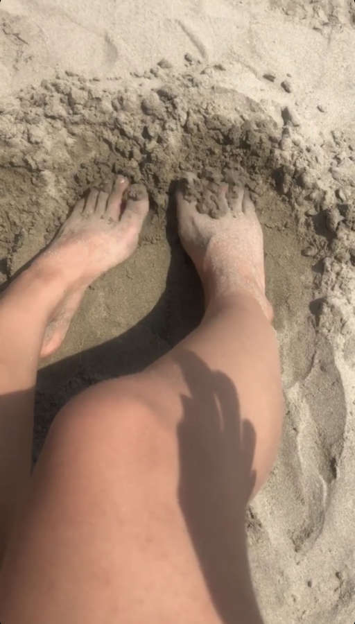 Carmen Lara Feet