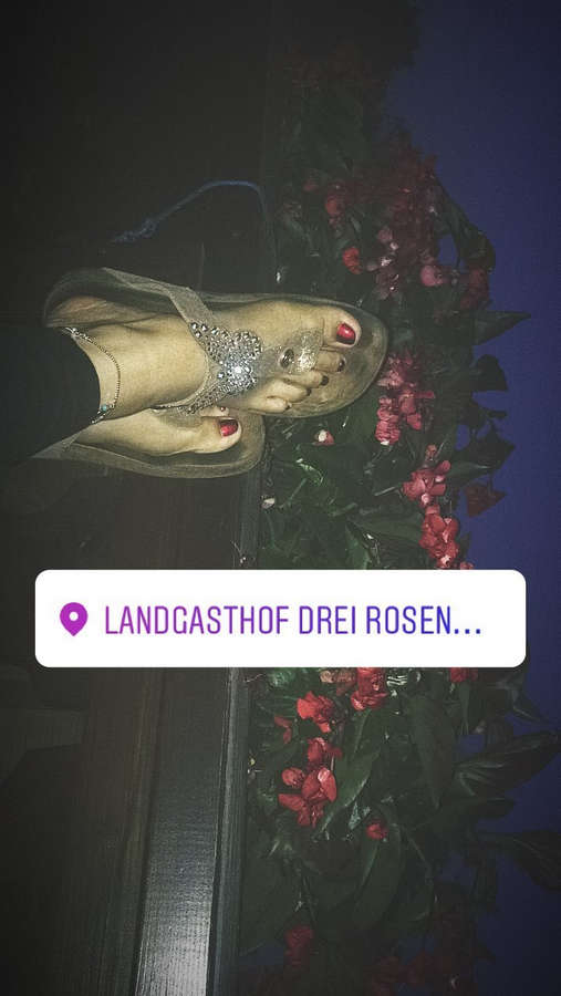 Vanessa Krasniqi Feet