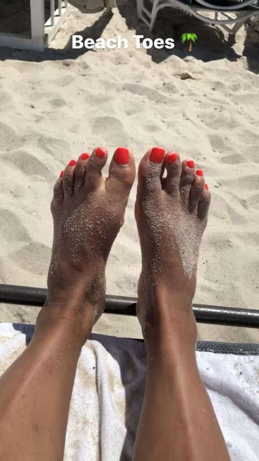 Laura Govan Feet