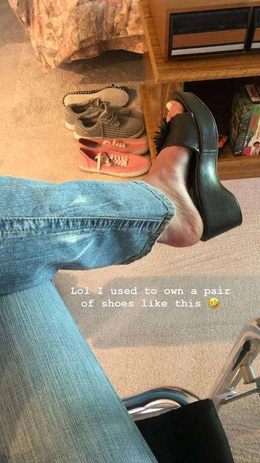Katrina Bowden Feet