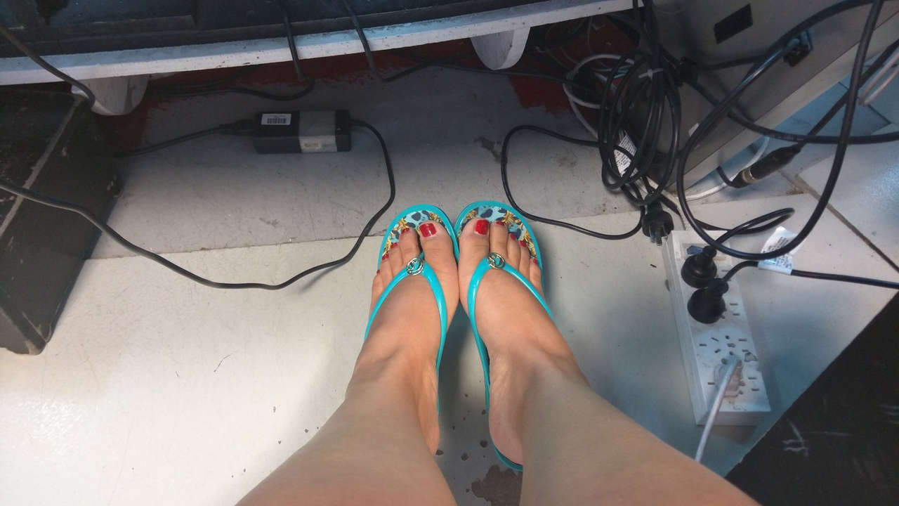 Dominique Metzger Feet