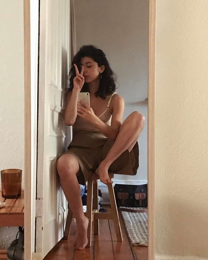Daniela Andrade Feet