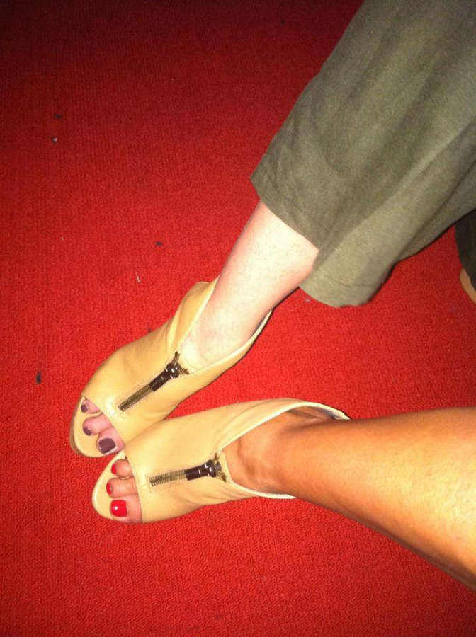 Tiffany Hendra Feet