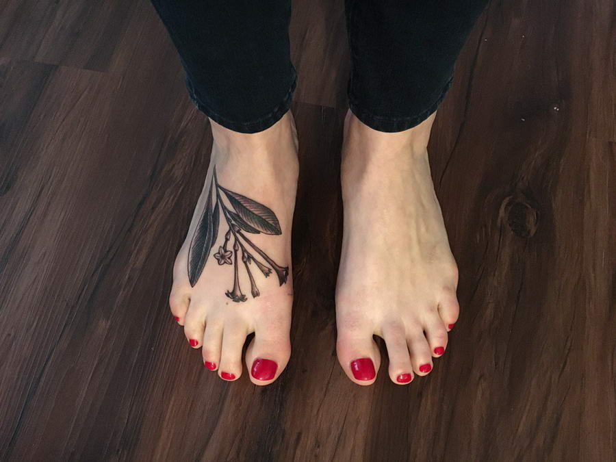 Natalie Shure Feet