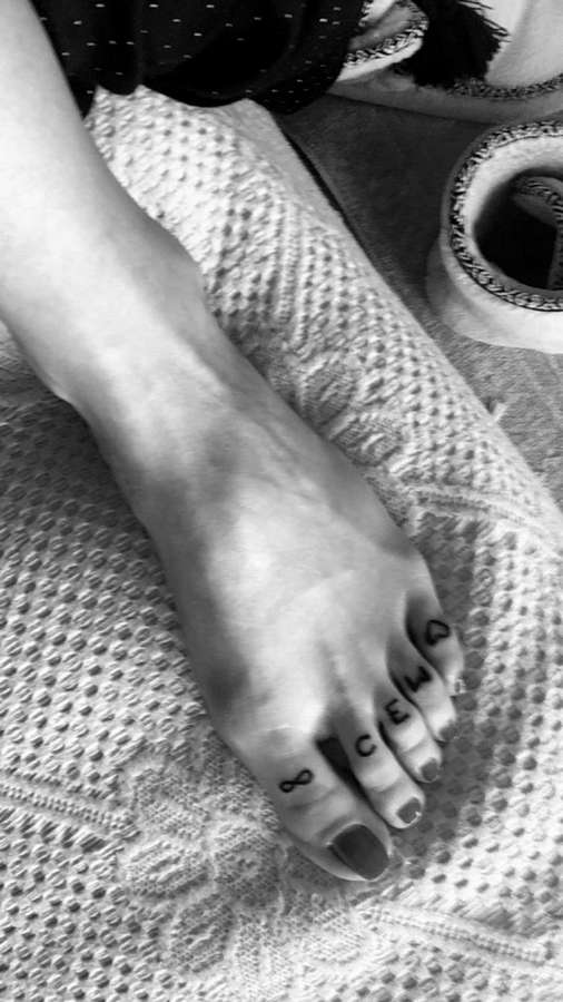 Hande Yener Feet