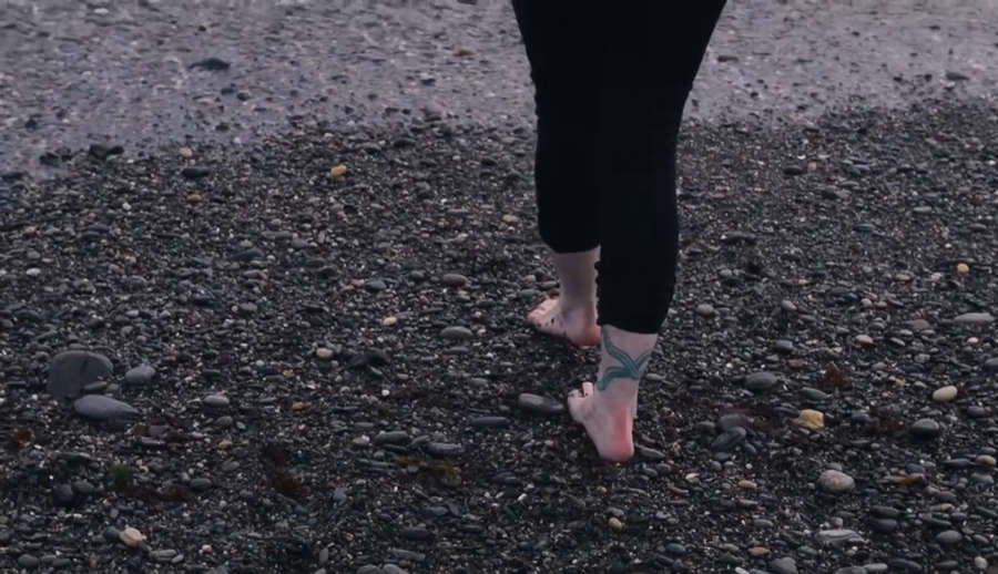 Emma Ruth Rundle Feet