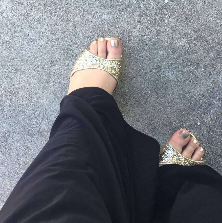 Sara Benincasa Feet