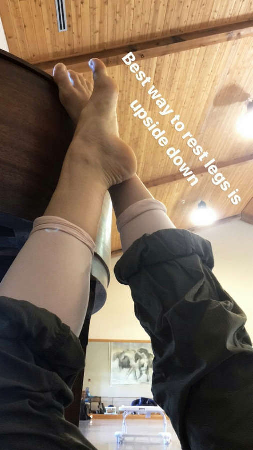 Violetta Komyshan Feet