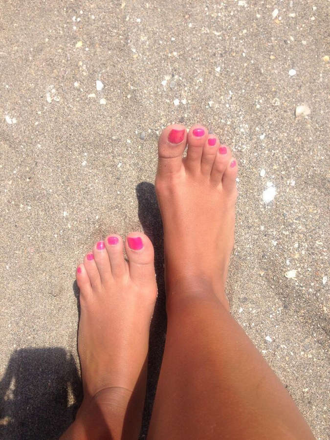 Kara De La Hoyde Feet