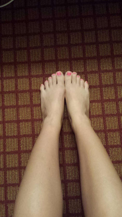 Nicole aniston feet