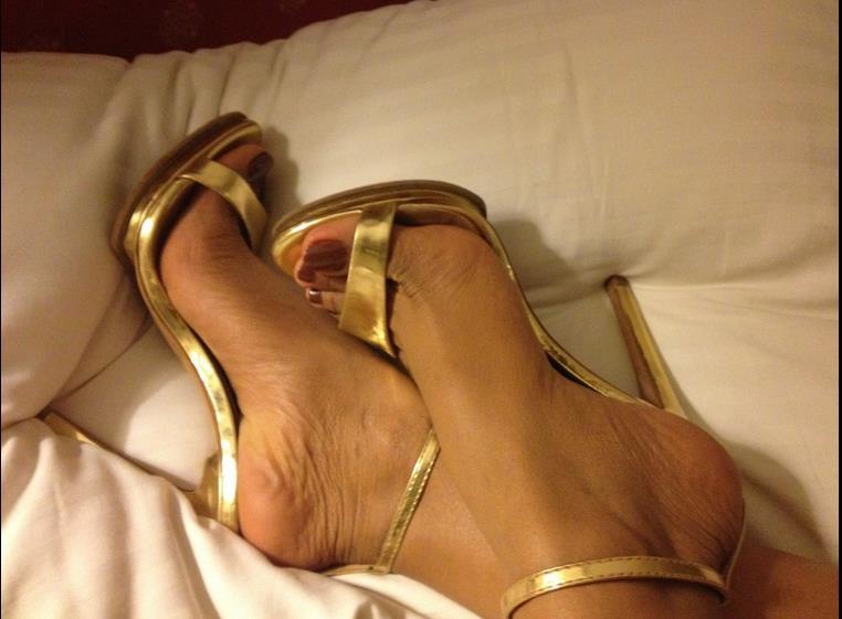 Veena Malik Feet