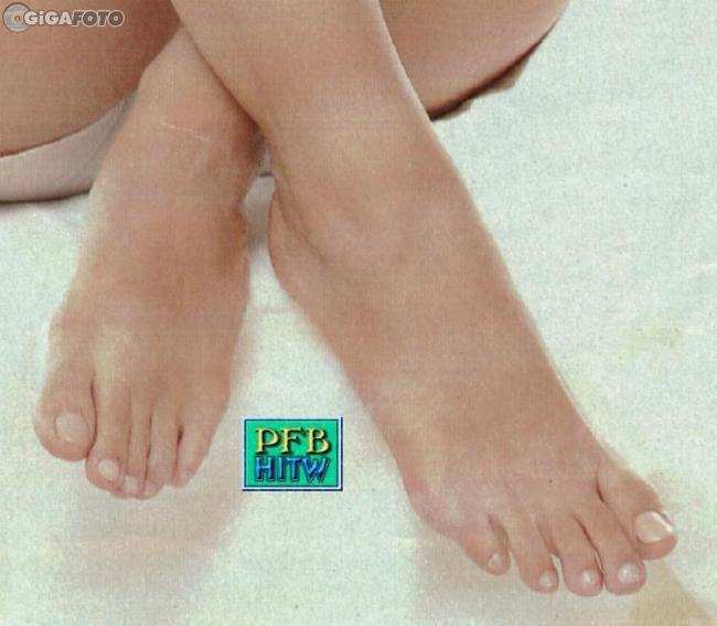 Emanuelle Araujo Feet