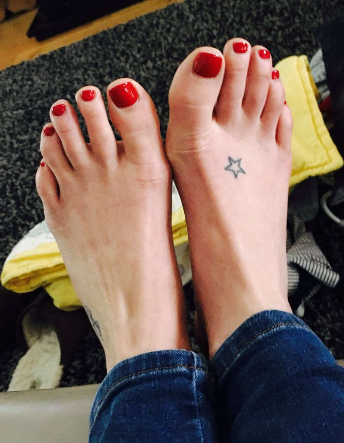 Kerry Ellis Feet