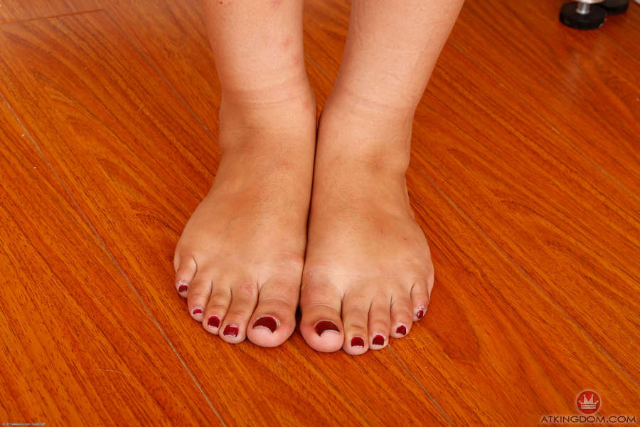 Sophia Leone Feet