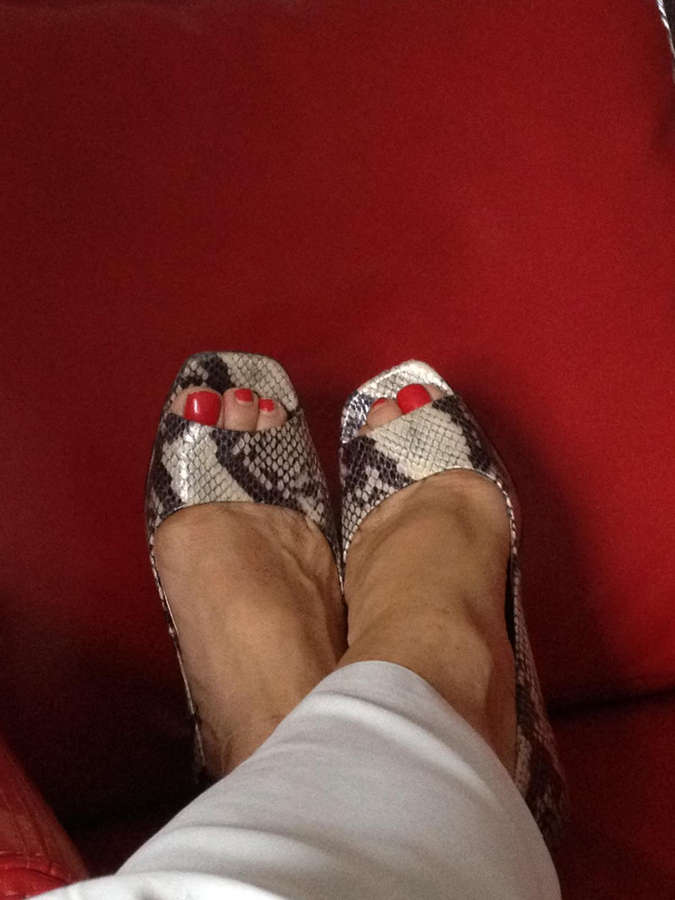 Hilary Farr Feet