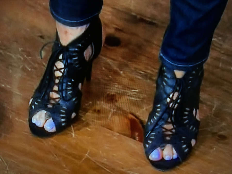 Hilary Farr Feet