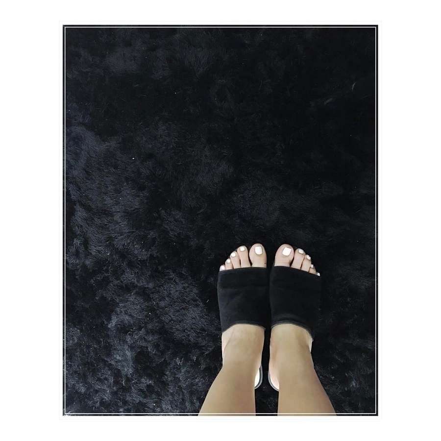 Janelle Lazo Tee Feet