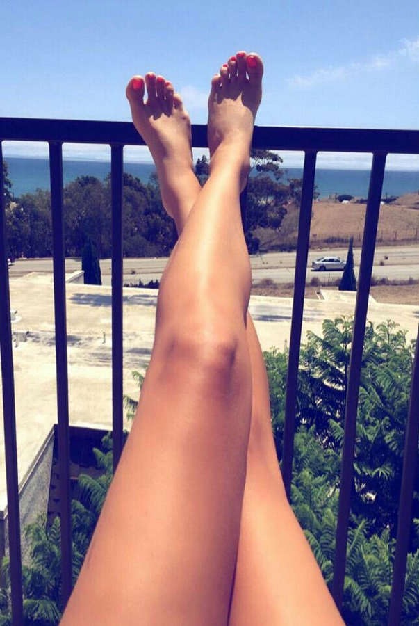 Natasha Key Feet