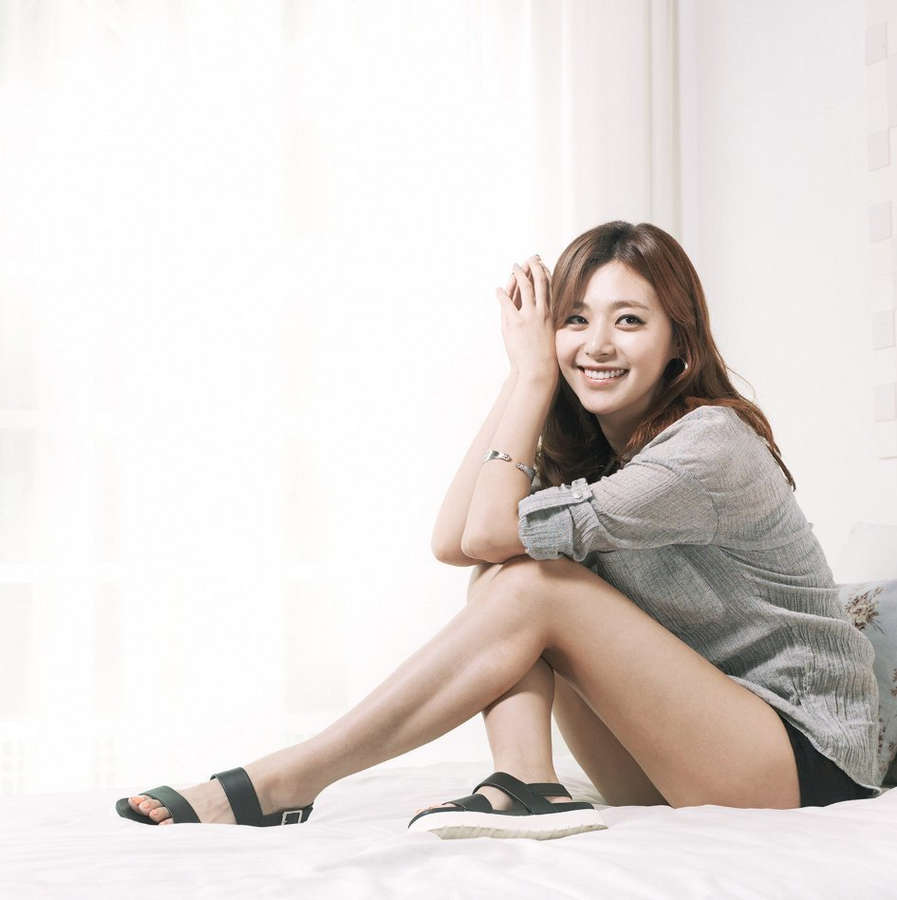 Young Eun Lee Feet