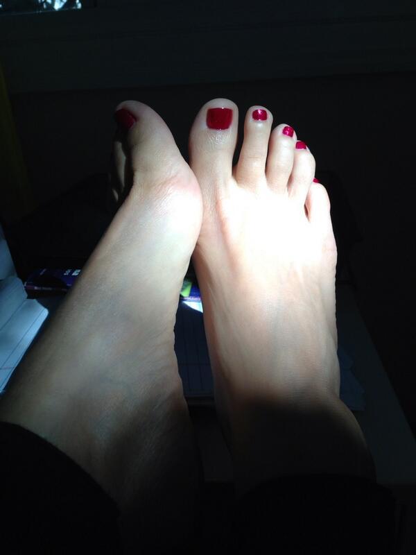 Zoey Holloway Feet