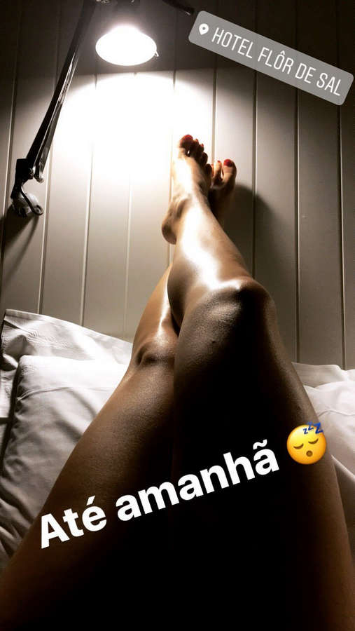 Melania Gomes Feet