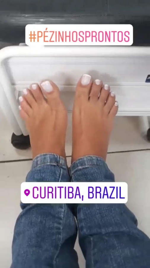 Nicolle Bittencourt Feet